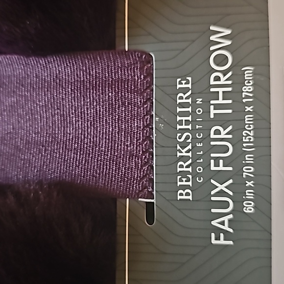 Gorgeous Berkshire Faux Fur throw - Picture 6 of 7
